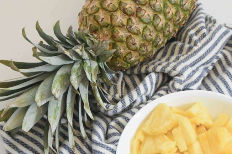 Hosting a Pineapple Theme Event